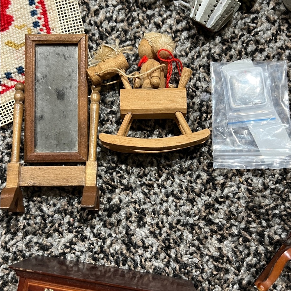 1:12 scale dollhouse furniture - Picture 3 of 9